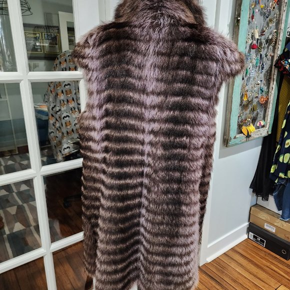 Feraud Paris Fur Vest (Beaver Fur) - Picture 5 of 7